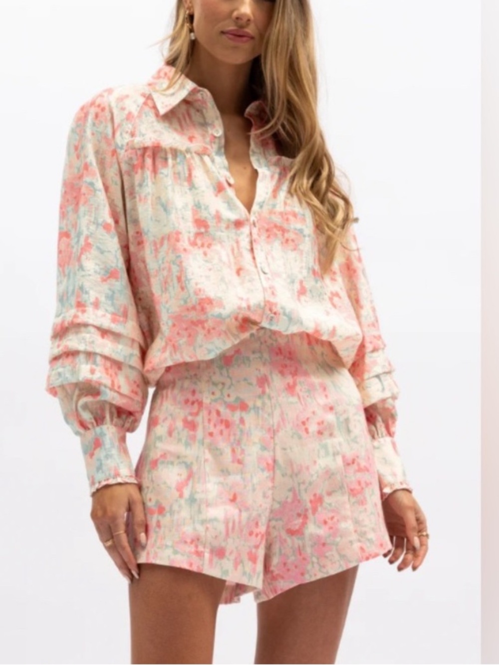 Aureta Etta Women's Pink Floral Linen Shorts
